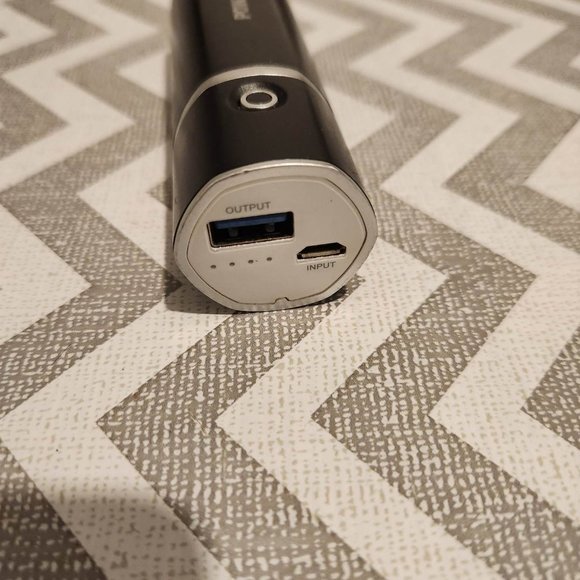 Portable charger - Picture 2 of 2